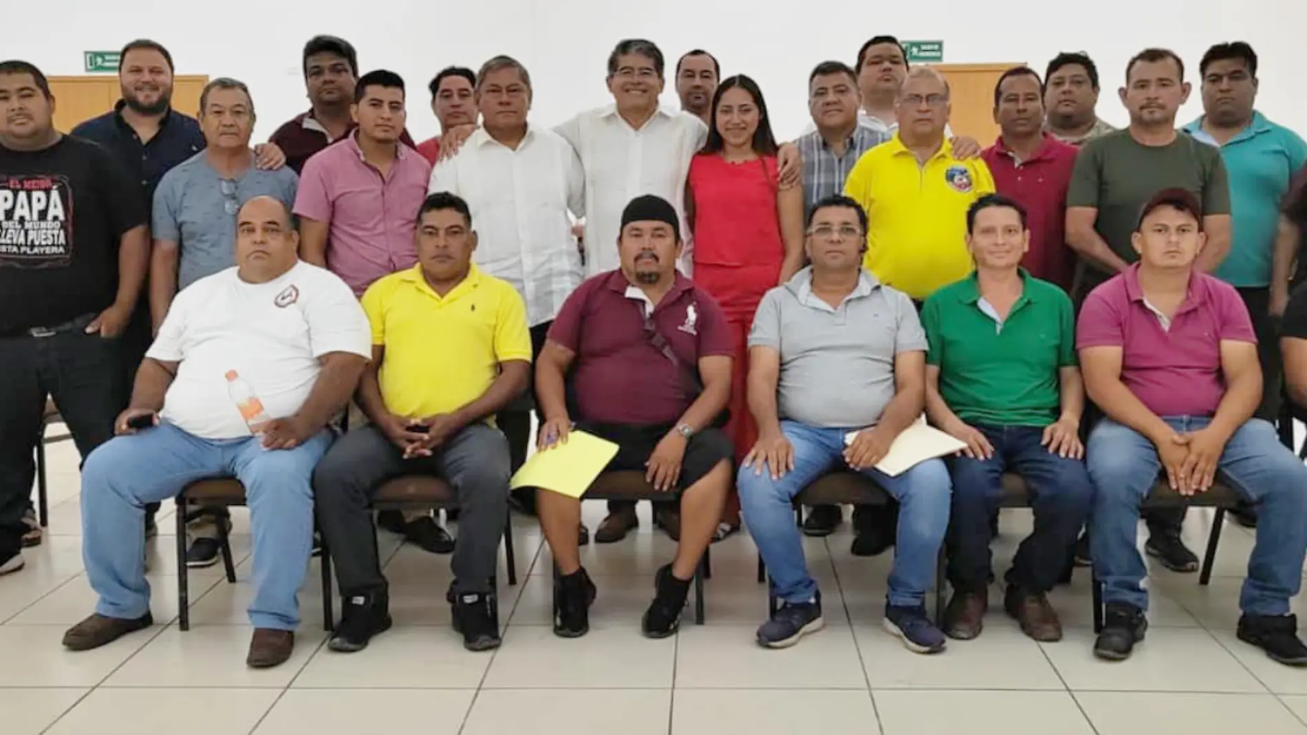 Alfonso Baca junto a líderes de pochimóviles